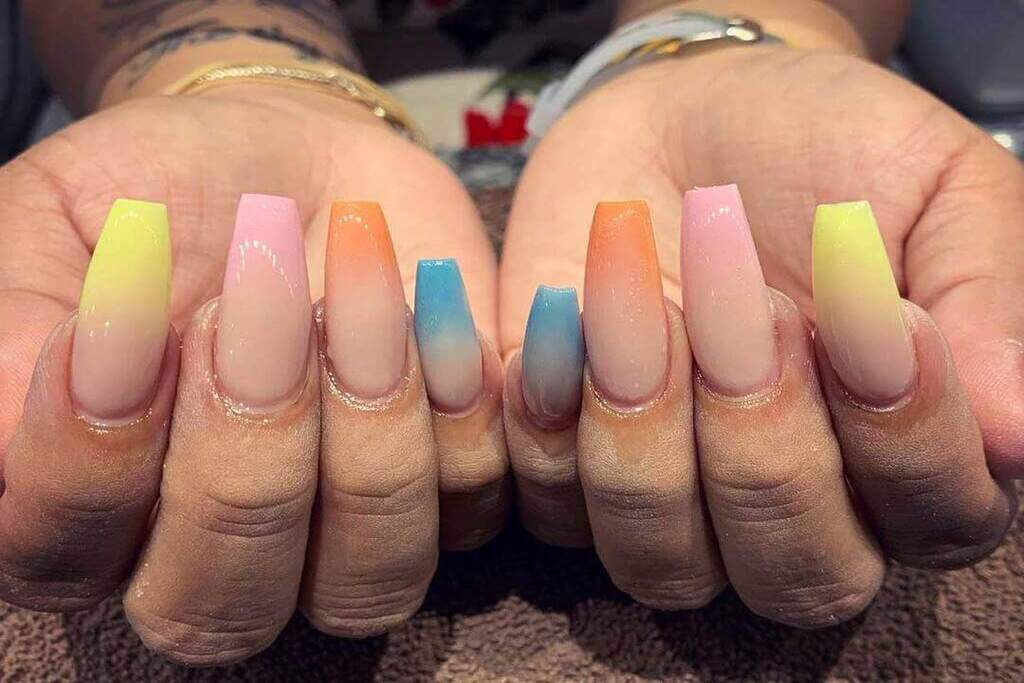Ombre Nails That Are Fashionably In Season 