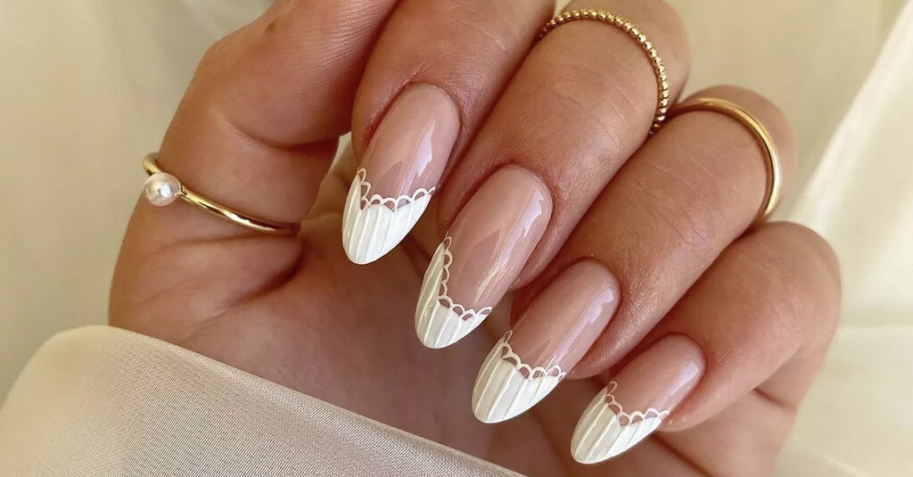 trendy short acrylic nails