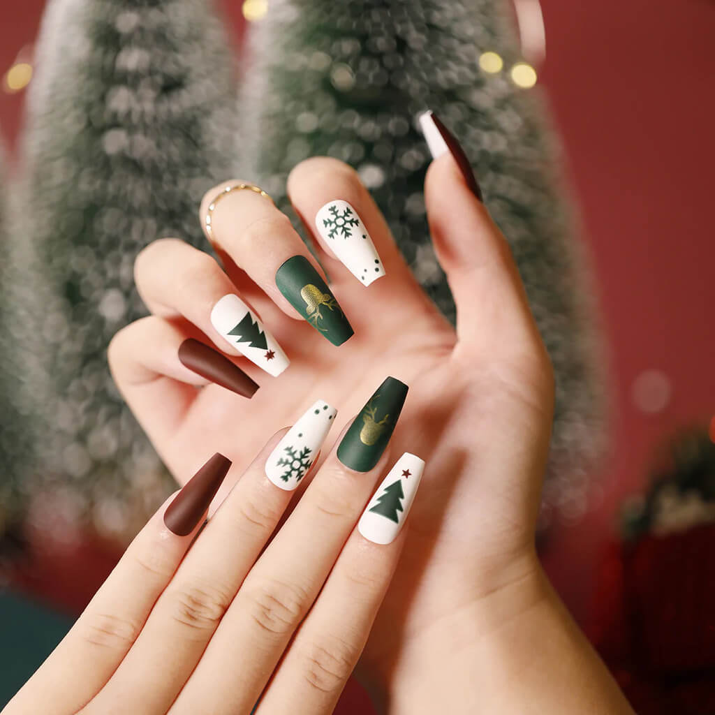 Beautiful Christmas Acrylic Nails