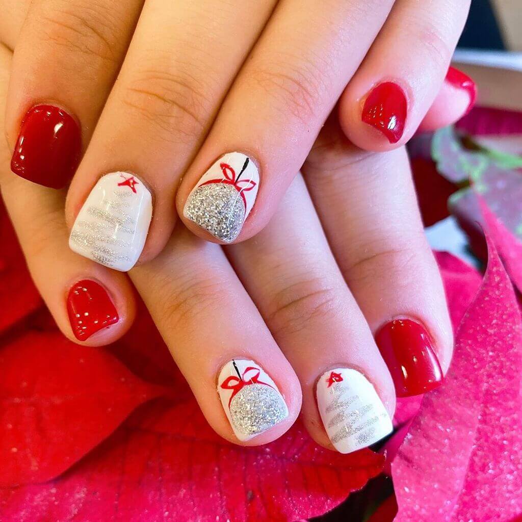Gorgeous Red and White Christmas Nails