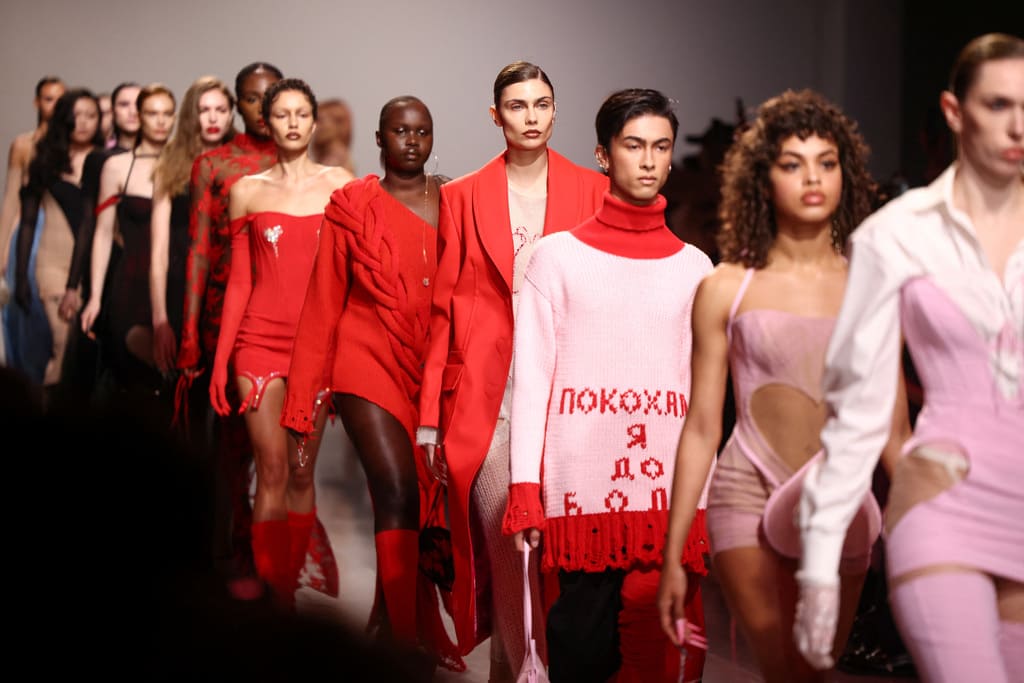London Fashion Week 2024 Schedule, Tickets and More Dezayno