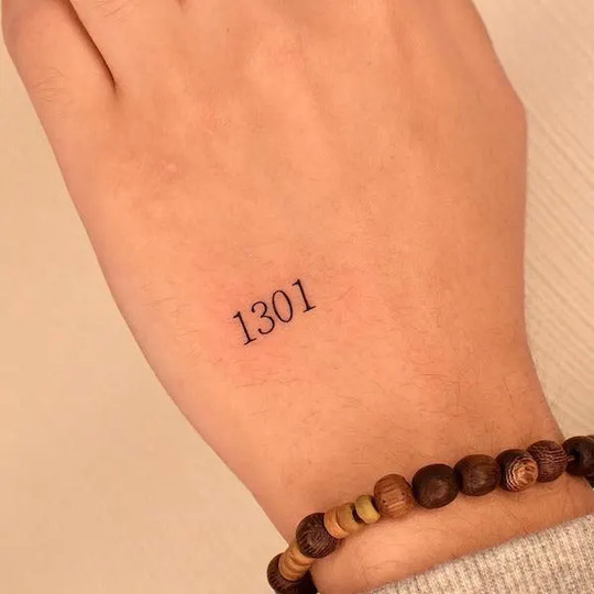 Numbers hand Tattoo girl